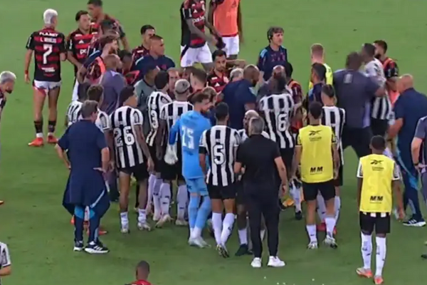 Briga no jogo entre Flamengo e Corinthians