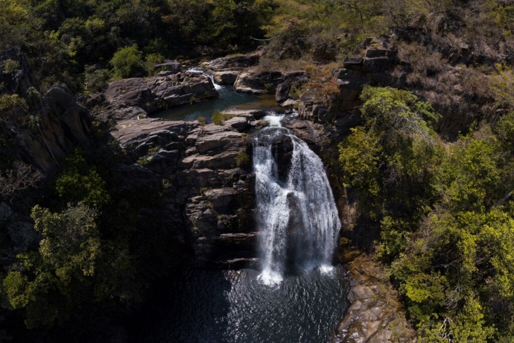 A Cachoeira do Lobo tem uma queda d&#8217;água de 15 metros (Imagem: SergioRocha | Shutterstock) 