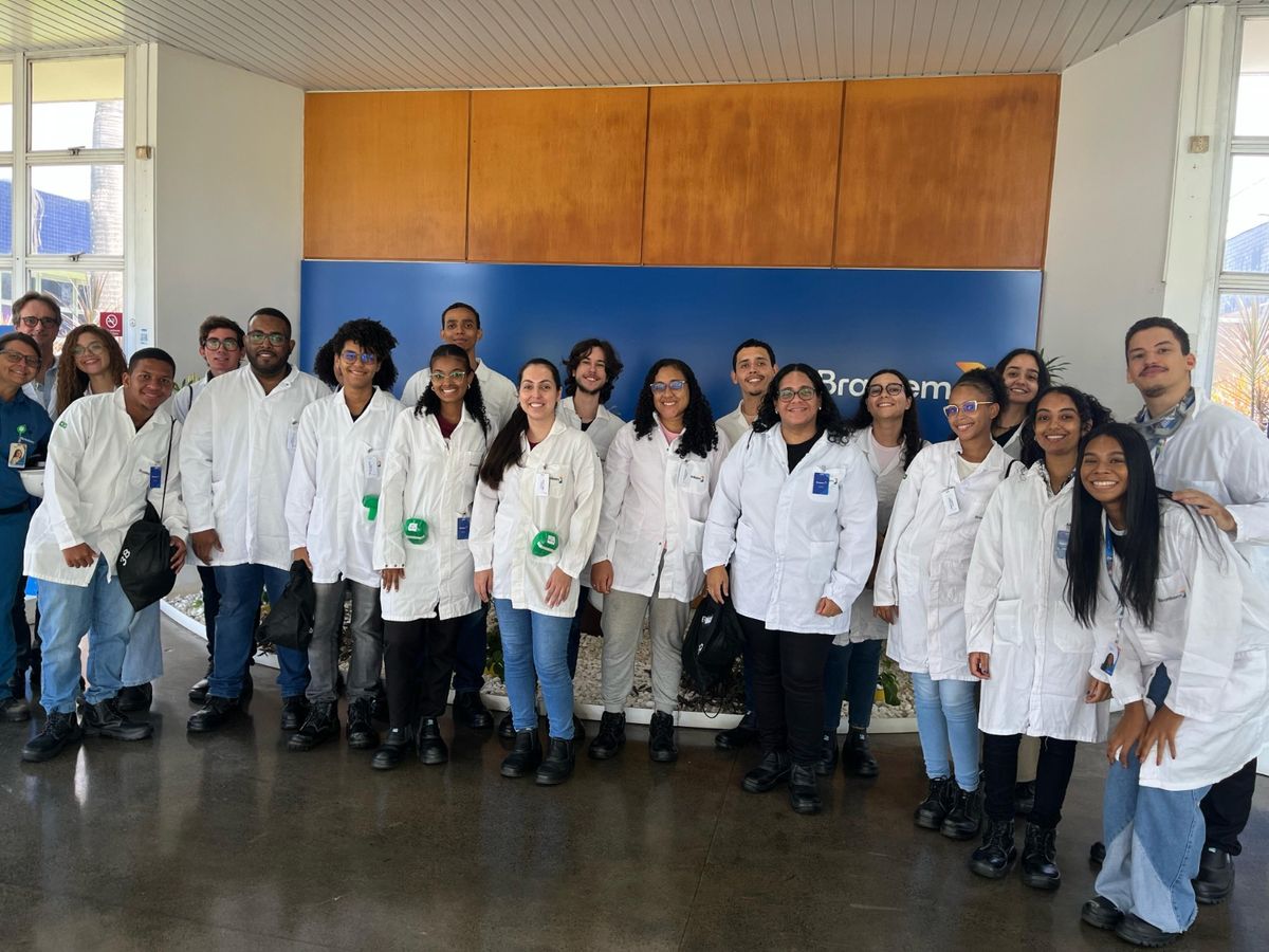 Estudantes de Engenharia Química da Ufba em visita à unidade da Braskem no Polo de Camaçari