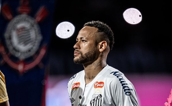 Neymar foi titular do Santos em jogo contra o Corinthians na Neo Química Arena