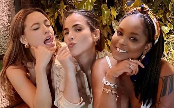 Wanessa curte noitada com amigas