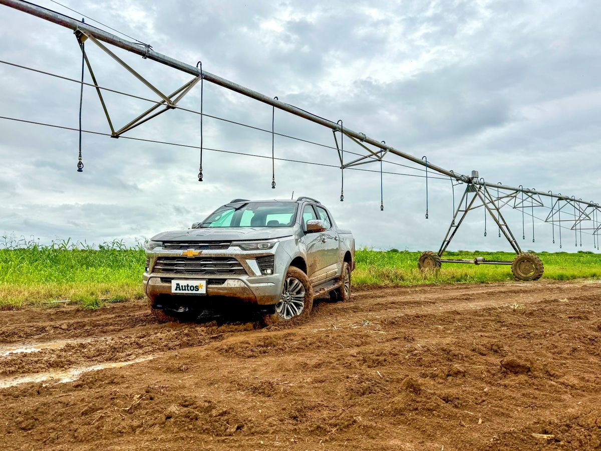 Na estética, a principal alteração externa foi na dianteira da S10