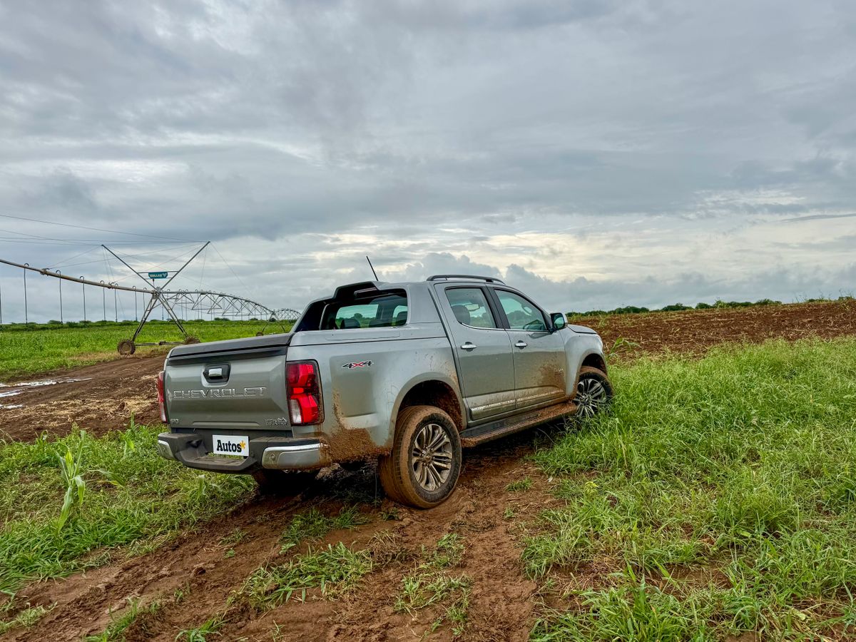 A tampa traseira ganhou sistema de alívio de peso e travamento elétrico