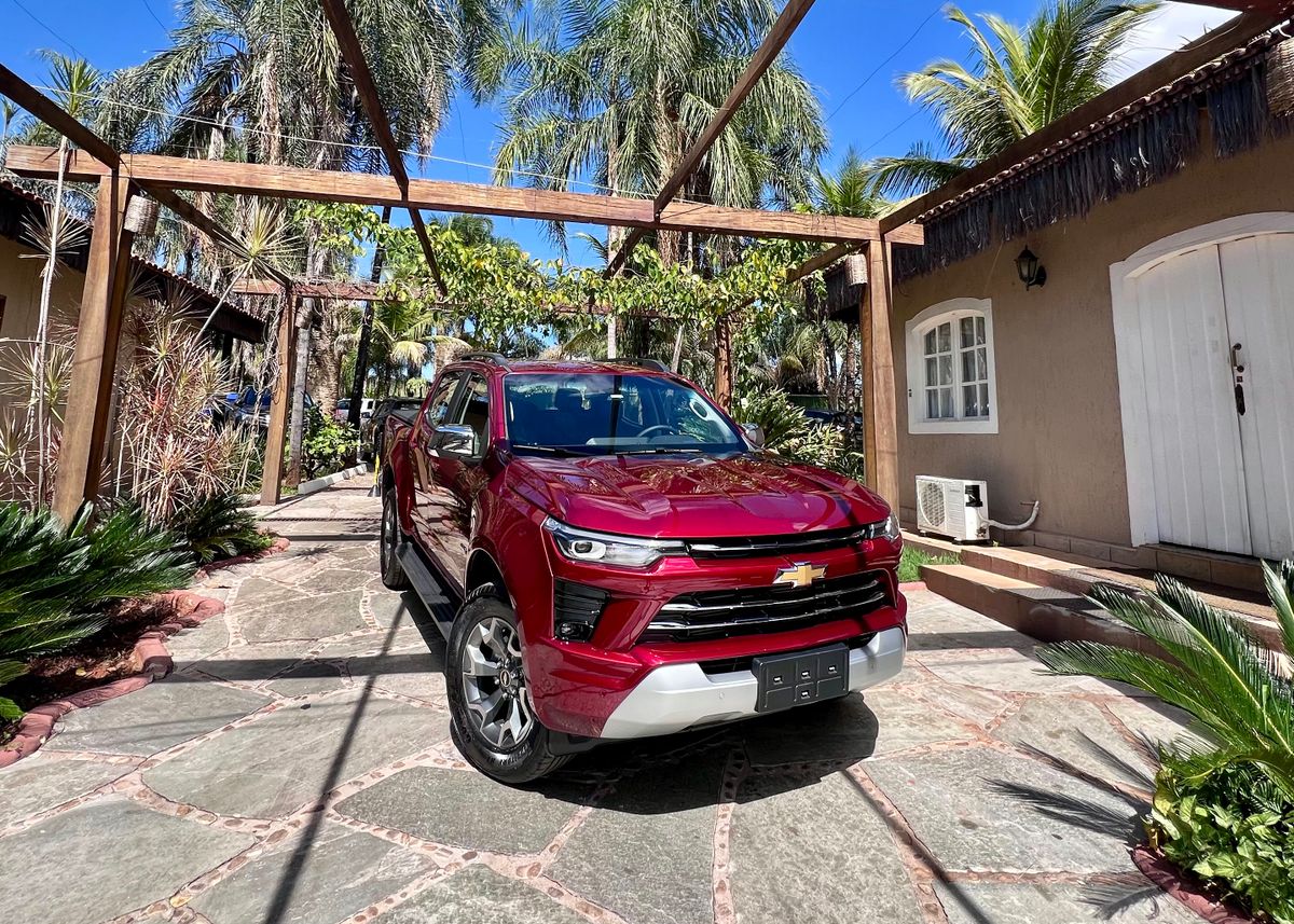 A versão LTZ é posicionada entre a High Country e Z71