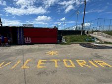 Imagem - Torcida do Bahia escreve 'vicetória' com milho no Barradão