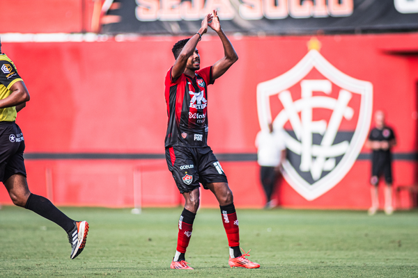 Willian Oliveira abriu o placar para o Vitória diante do Jequié