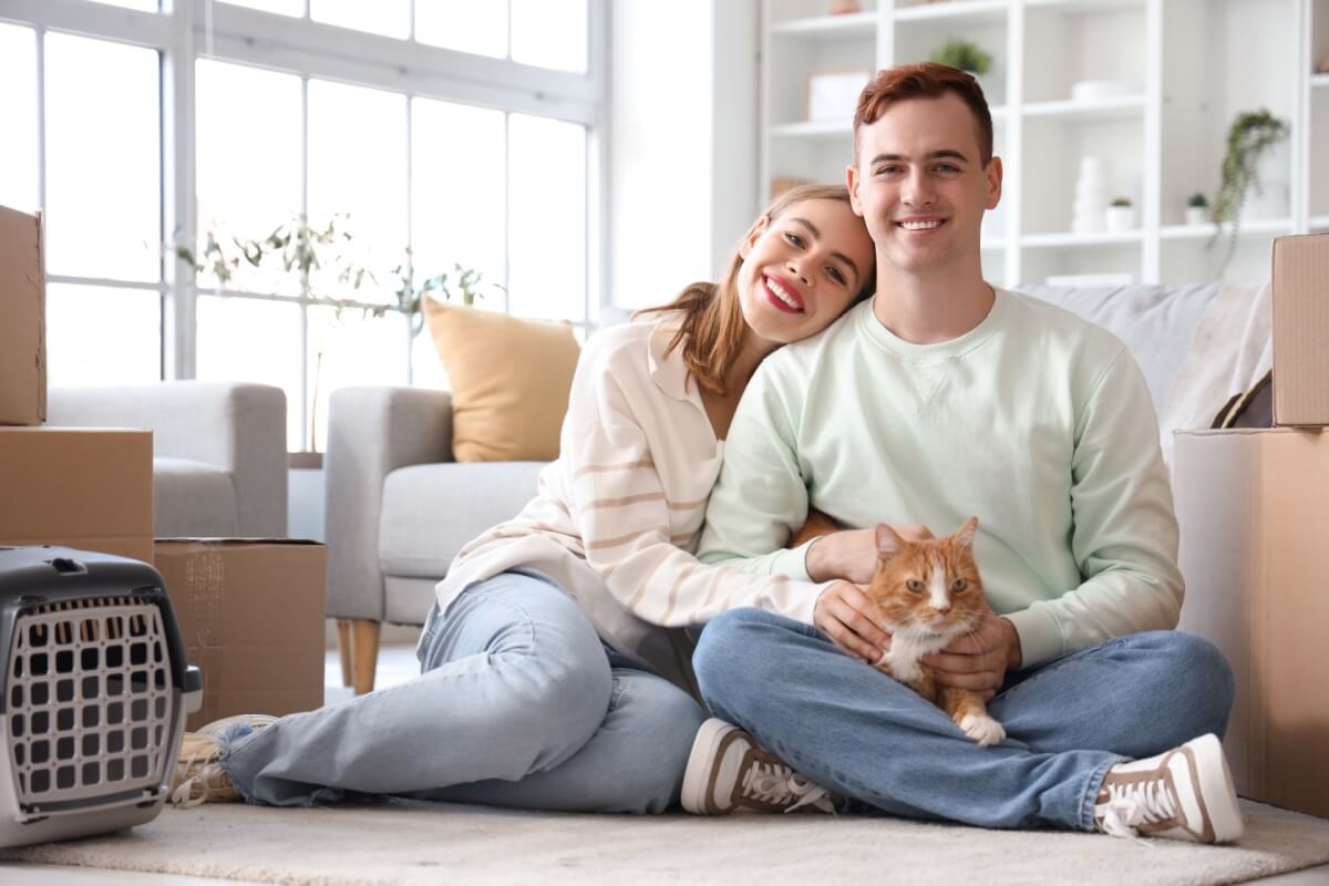 A adaptação do gato à nova casa deve ser feita gradualmente (Imagem: Pixel-Shot | Shutterstock) 