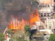 Imagem - Incêndio que atingiu Estúdios Globo deixou três brigadistas feridos e destruiu cenários de novelas