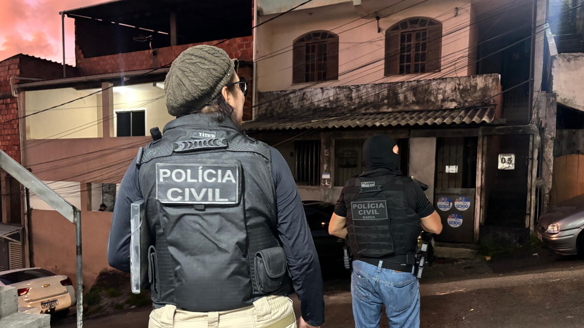 Imagem - Quatro investigados morrem e 15 são presos em operação contra homicídios e tráfico em Salvador