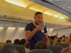 Imagem - Campeão olímpico Hebert Conceição canta hino do Bahia no avião voltando da Bolívia; veja vídeo