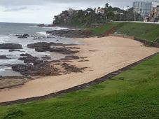 Imagem - Pai morre tentando salvar filho de 13 anos de afogamento na praia de Ondina