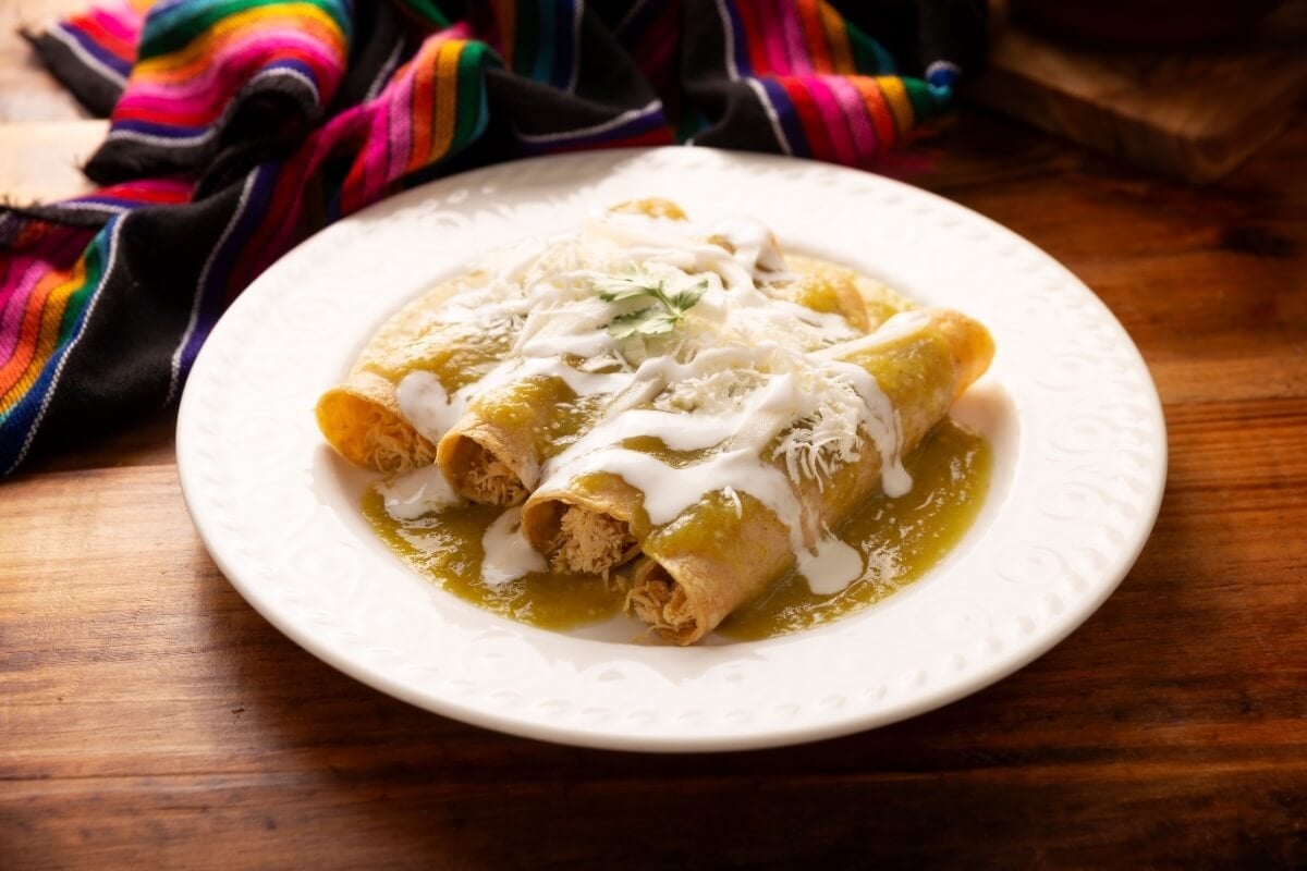 Enchiladas verdes com frango (Imagem: Sergio Hayashi | Shutterstock)