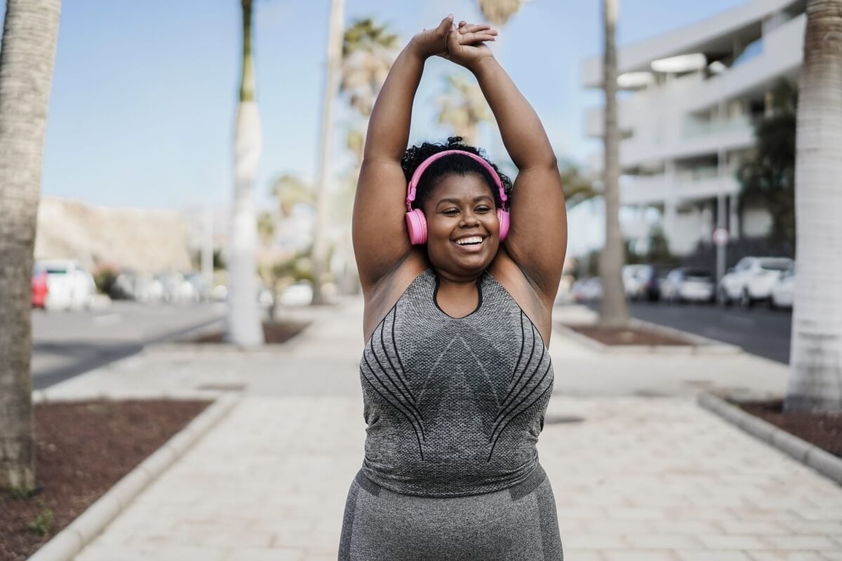 Incluir atividades físicas na rotina aumenta a saúde e o bem-estar do corpo (Imagem: Tint Media | Shutterstock)  por Imagem: Tint Media | Shutterstock