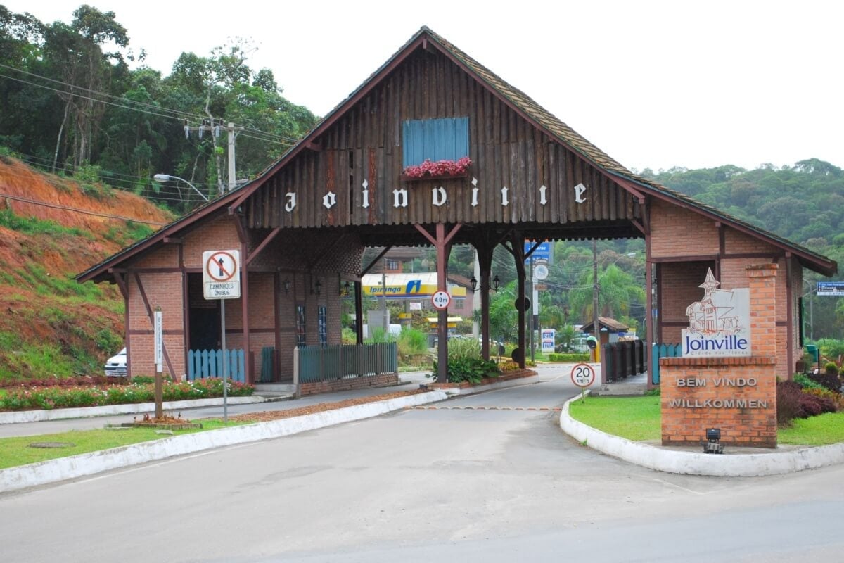 Joinville é um destino conhecido pela tradicional Festa das Flores (Imagem: Leonidas Santana | Shutterstock) por Imagem: Leonidas Santana | Shutterstock