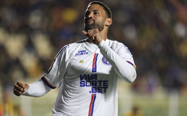 Willian José celebra gol do empate do Bahia contra o The Strongest