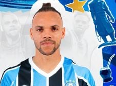 Imagem - Jogador dinamarquês do Grêmio traduz instruções em espanhol do técnico boliviano para o francês