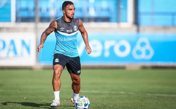 Fábio em ação pelo Grêmio