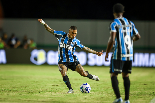 Lucas Esteves foi criticado por torcedores do Grêmio em estreia