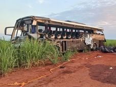 Imagem - Acidente entre caminhão e ônibus com universitários deixa 12 mortos em SP