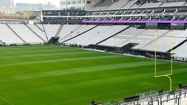 Arena Corinthians com postes de futebol americano