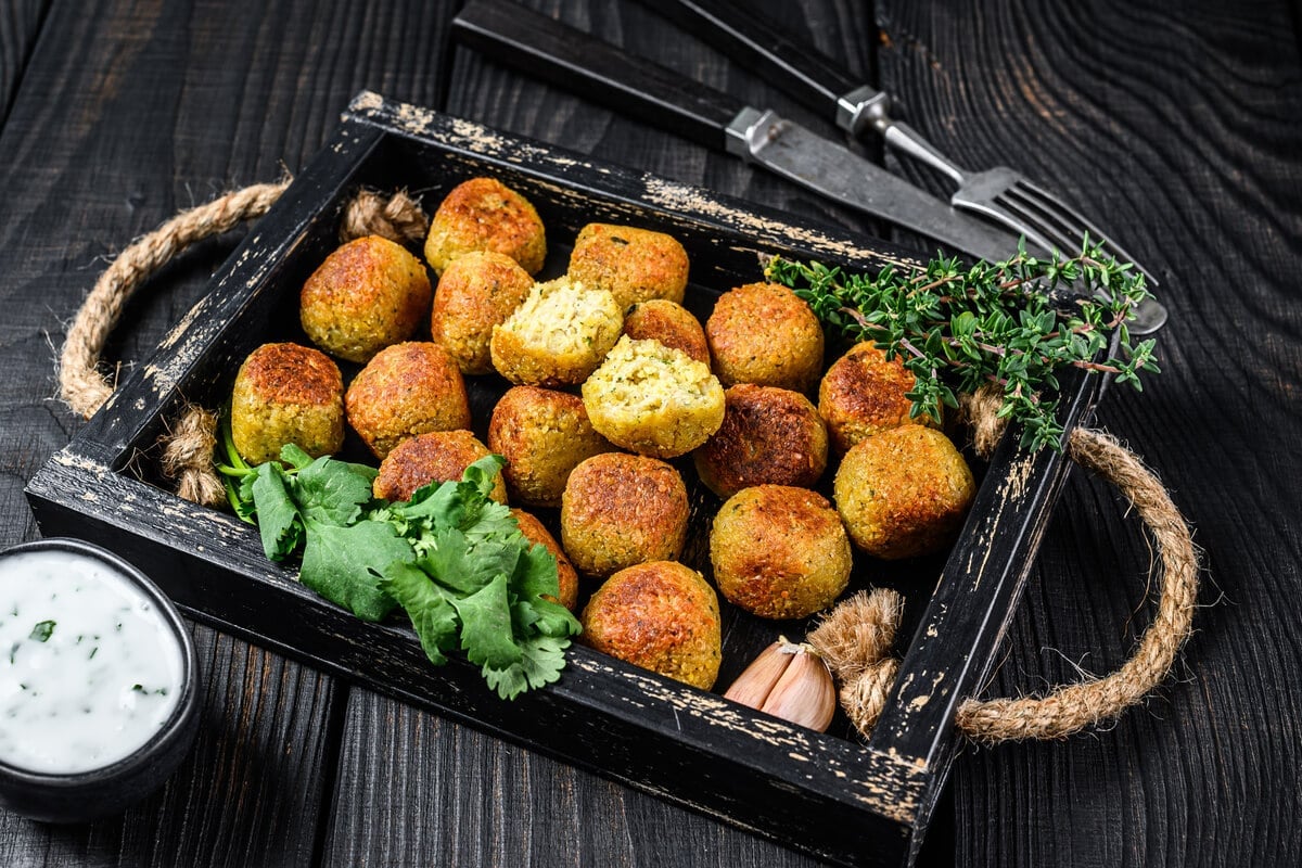 Bolinho de grão-de-bico (Imagem: Mironov Vladimir | Shutterstock)