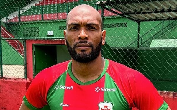 Goleiro Tom Cristian foi vítima de racismo por torcedores da Portuguesa Santista