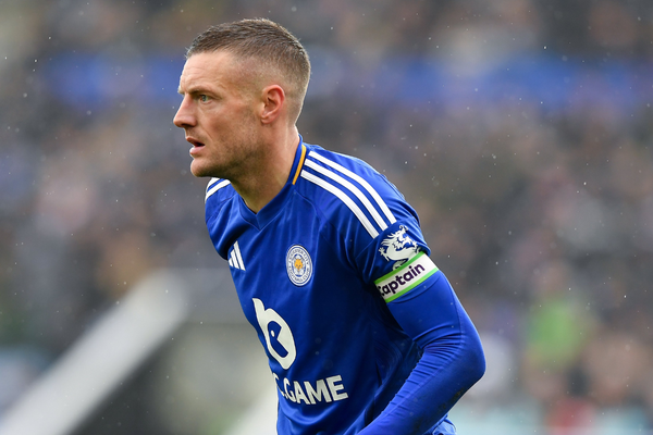 Leicester volta a campo nesta sexta-feira (21), comandados por Jamie Vardy no ataque