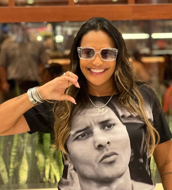 Márcia Gama usa blusa com foto de Marcinho VP