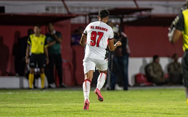 Val Soares comemora gol do Vitória sobre o Atlético de Alagoinhas