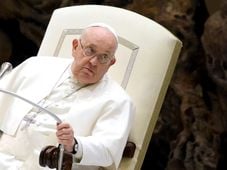 Imagem - Papa Francisco usou almofadas nasais para receber oxigênio