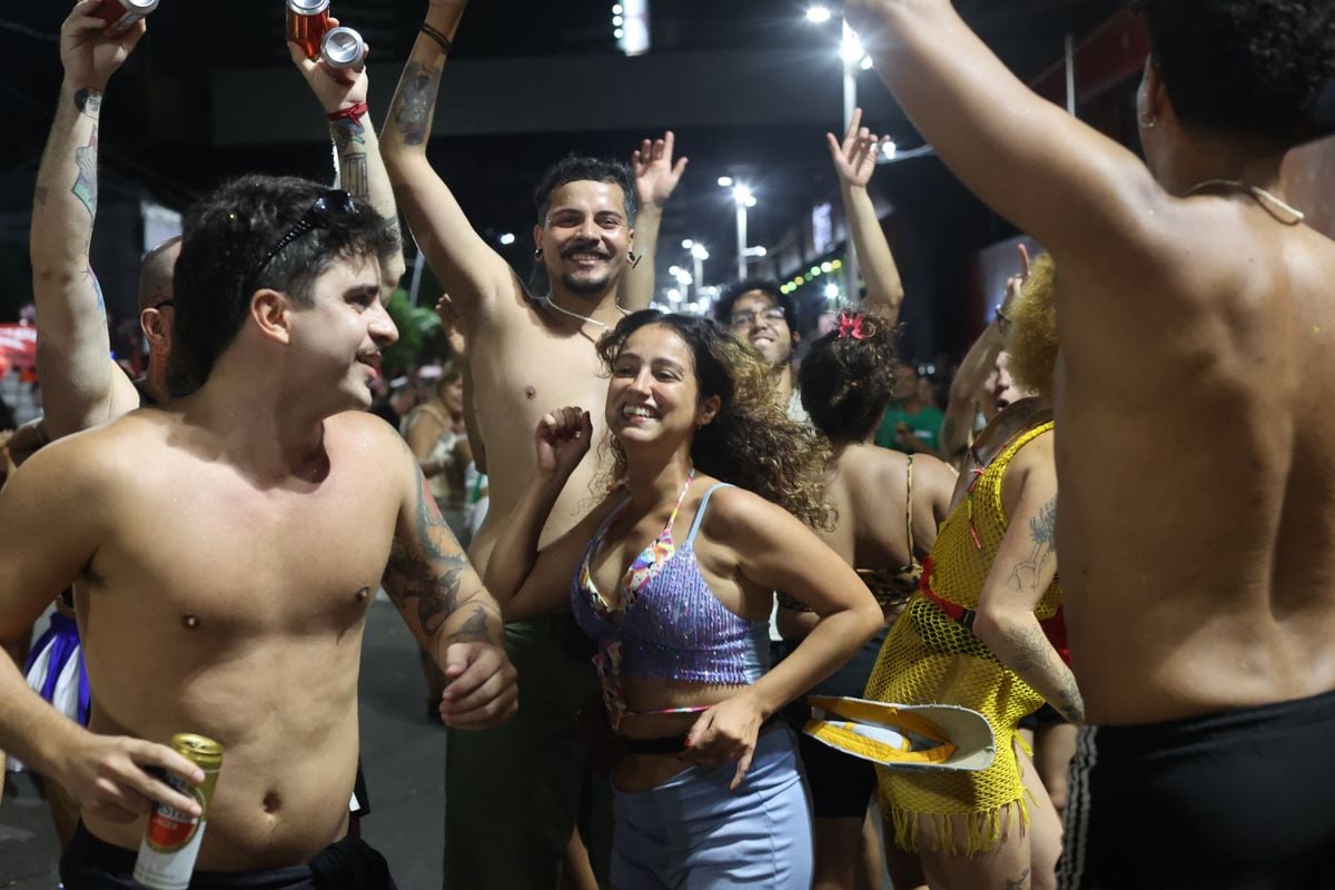 Foliões curtem o Furdunço durante o pré-Carnaval