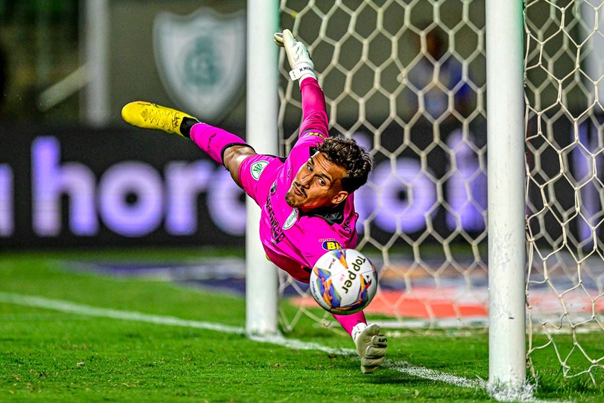 Goleiro Matheus Mendes