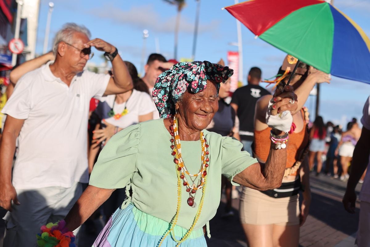 Joana Pereira curte o Furdunço aos 83 anos