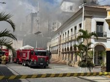 Imagem - Incêndio atinge Câmara Municipal de Salvador e local é evacuado