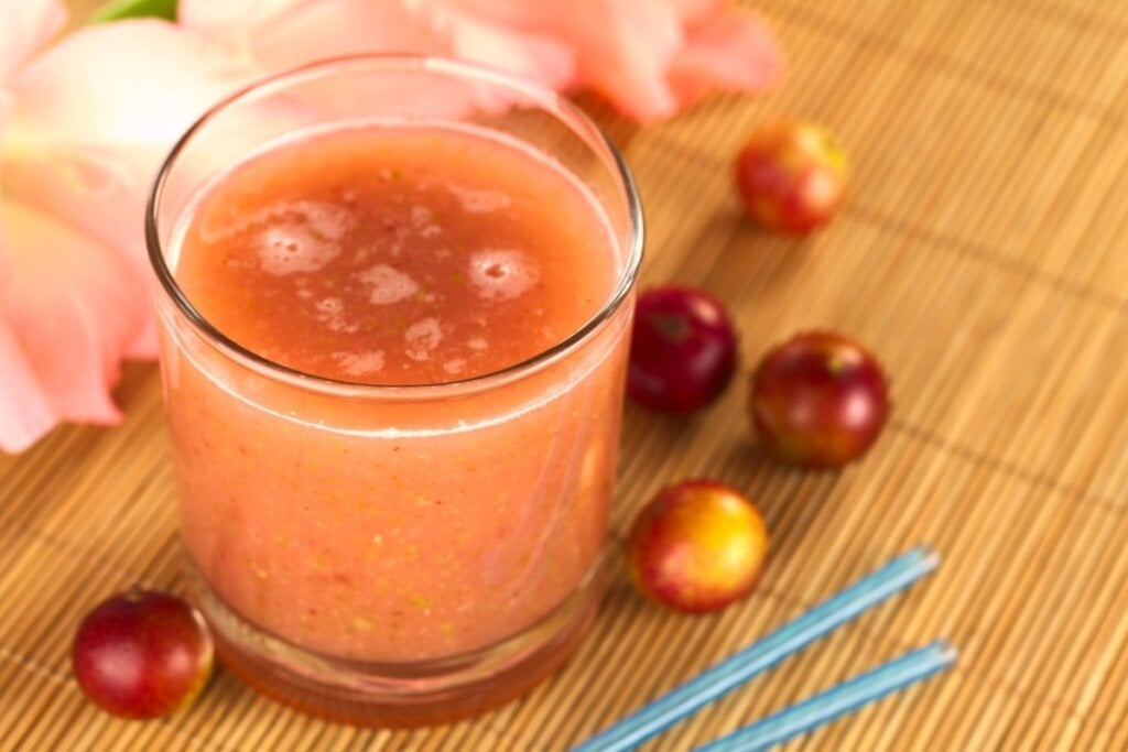 Suco de camu-camu com laranja (Imagem: Ildi Papp | Shutterstock)