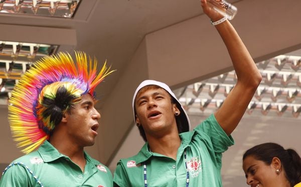 Lucas Moura e Neymar no Carnaval de Salvador em 2012