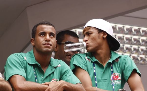 Lucas Moura e Neymar no Carnaval de Salvador em 2012