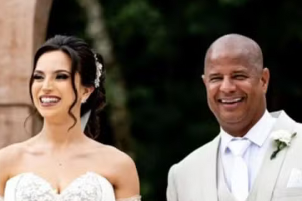 Marcelinho Carioca se casou a modelo Ariane Carvalho