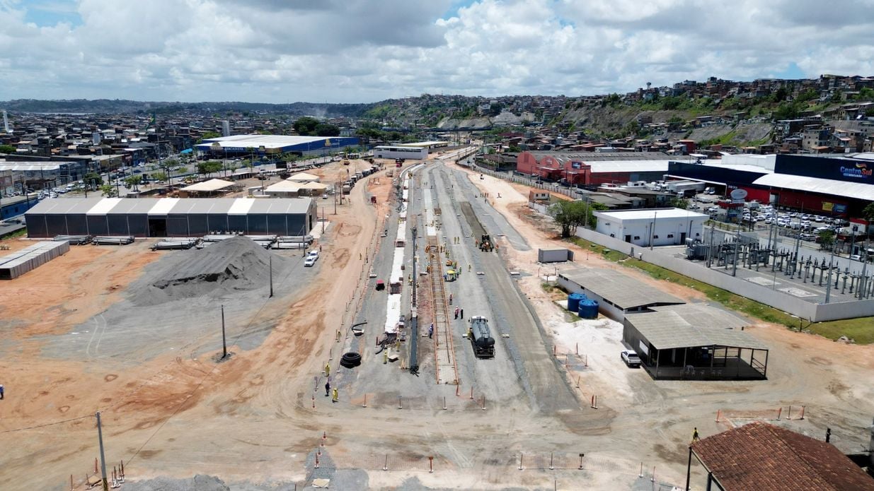 Imagem - Primeiros trilhos do VLT do Subúrbio são instalados