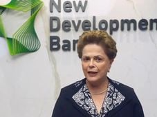 Imagem - Com inflamação no 'nervo do equilíbrio', Dilma Rousseff segue internada na China