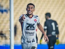 Imagem - Volante artilheiro, Gabriel Baralhas chega ao 3° gol pelo Vitória: 'Continuar fazendo mais'