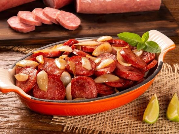 Imagem - 5 receitas práticas com linguiça calabresa para o almoço