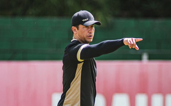 Thiago Carpini, técnico do Vitória