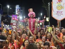 Imagem - Formado por profissionais da saúde, bloco '37,5°Agora é Febre' faz a festa na Barra