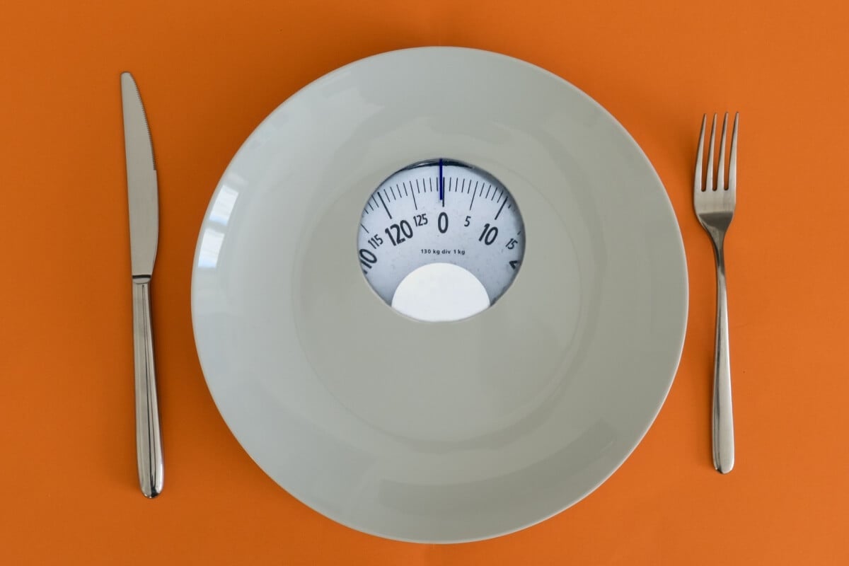 A falta de compreensão sobre as dietas restritivas pode levar à deficiência nutricional (Imagem: Noiel | Shutterstock) 