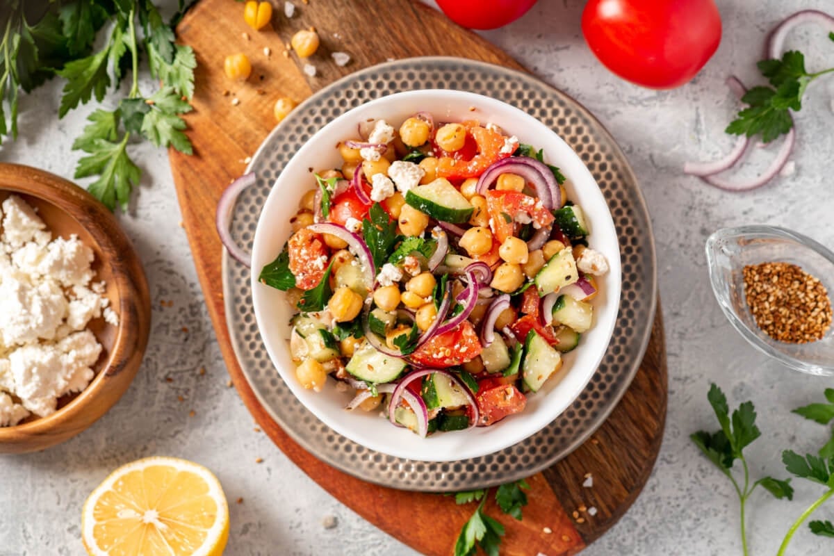 Salada de grão-de-bico (Imagem: Svetlana Monyakova | Shutterstock)