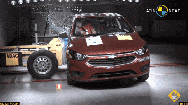 Teste lateral da Latin NCAP com o Onix