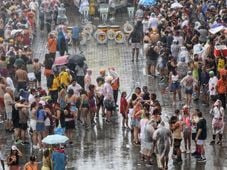 Imagem - Que toró é esse? Carnaval de Salvador começa debaixo de muita chuva