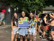 Imagem - Trio de Daniela Mercury atrasa, mas fãs não se abalam e aguardam na Barra