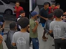 Imagem - Câmera flagra assalto em barbearia de São Caetano: 'Vou dar um tiro na sua cara'